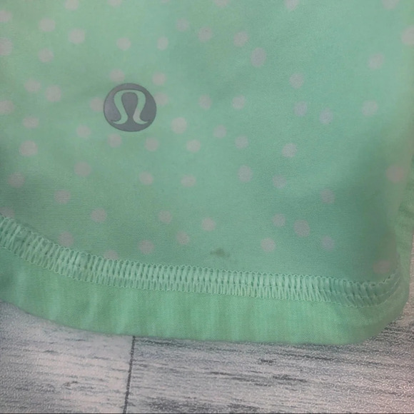 Lululemon Speed Run Mint Green White Polka Dots Shorts 6 - Picture 10 of 11
